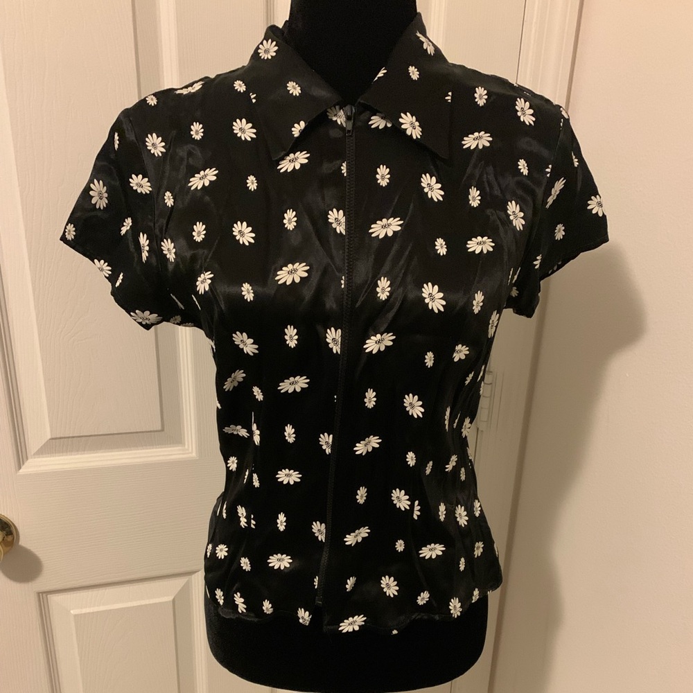 Vintage Express Black and White Daisy Zip Shirt